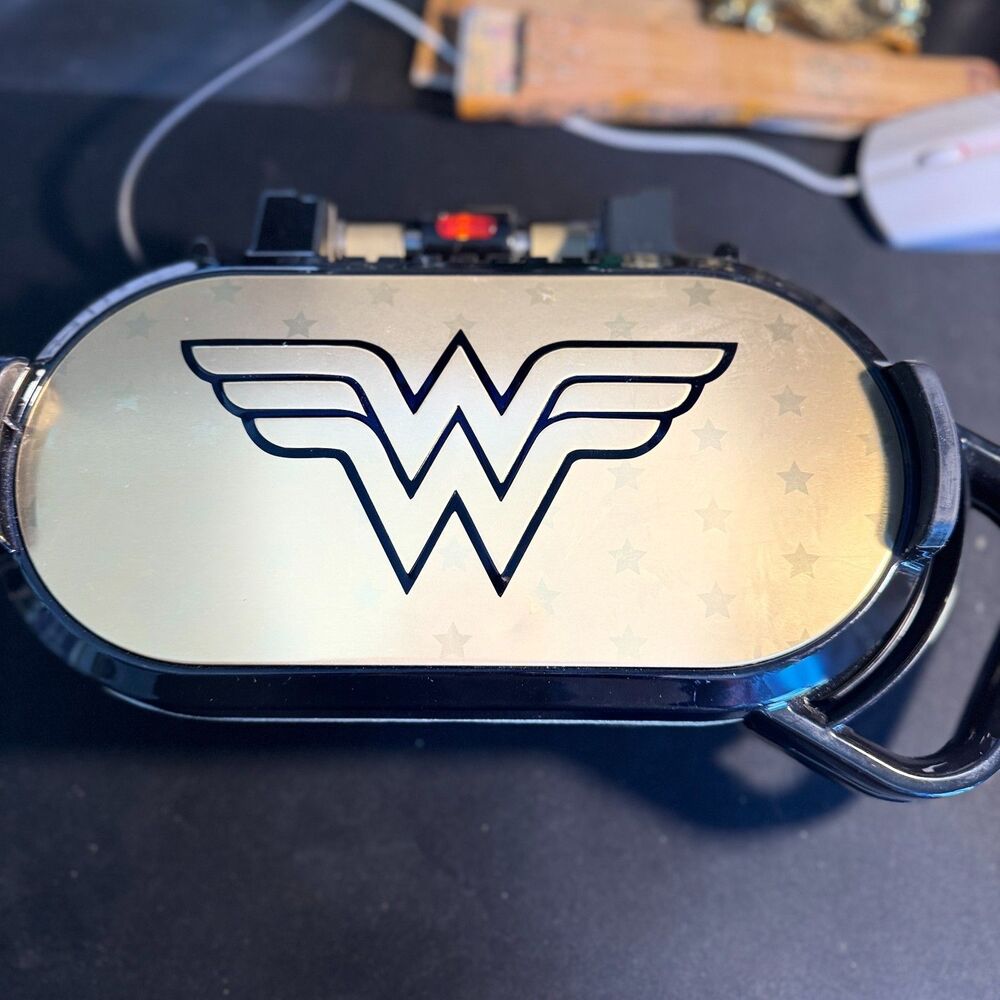 DC Wonder Woman Pre-owned Pancake Maker Works Great!
